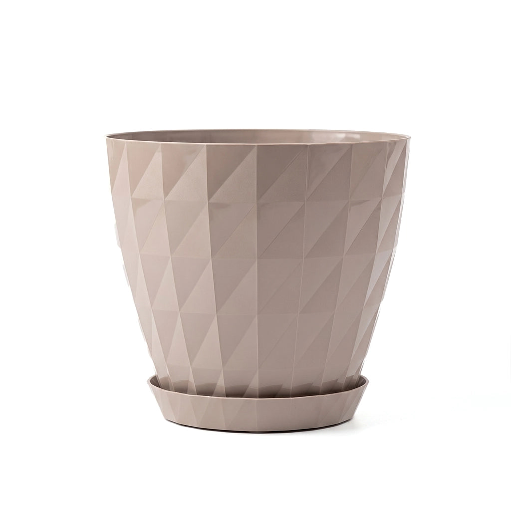 Plastic pot