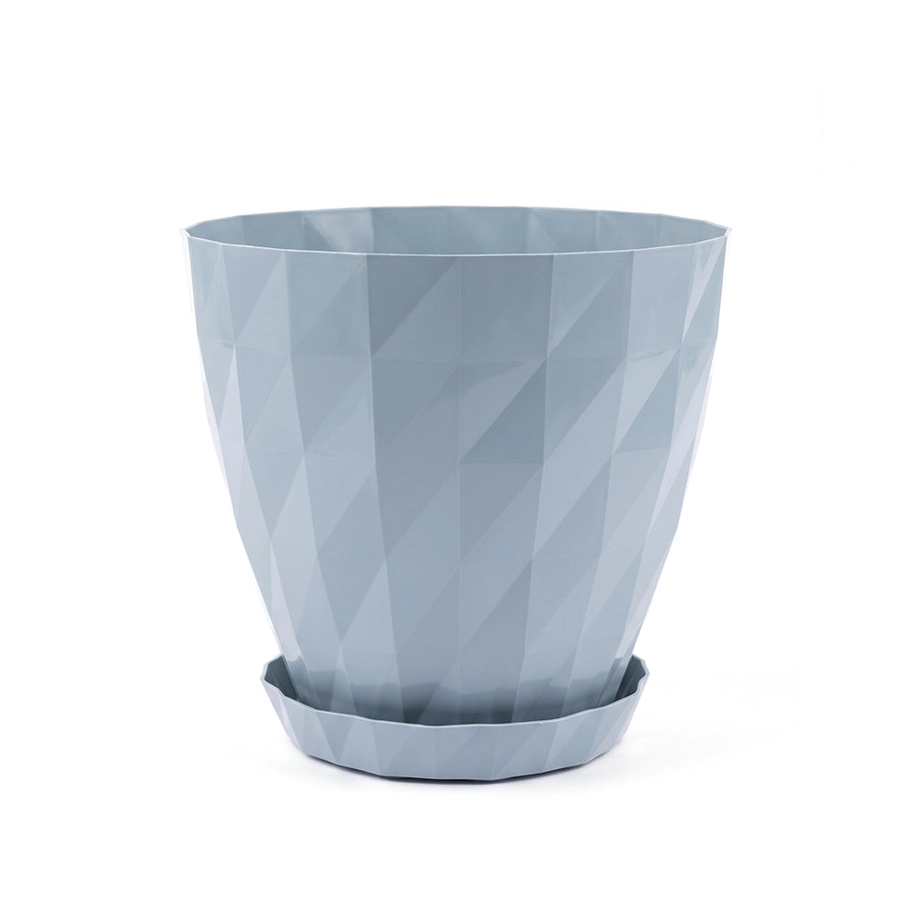 Plastic pot