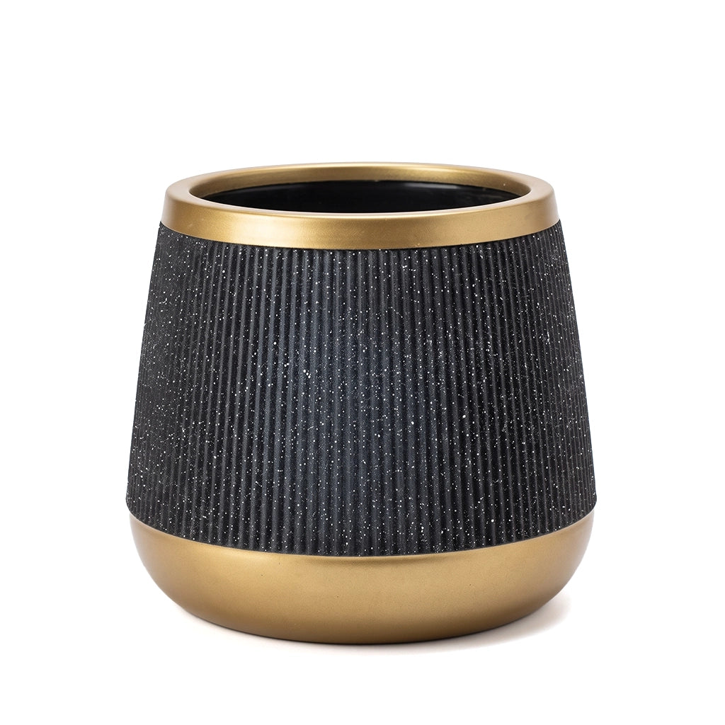 Ribbed Plastic Pot
